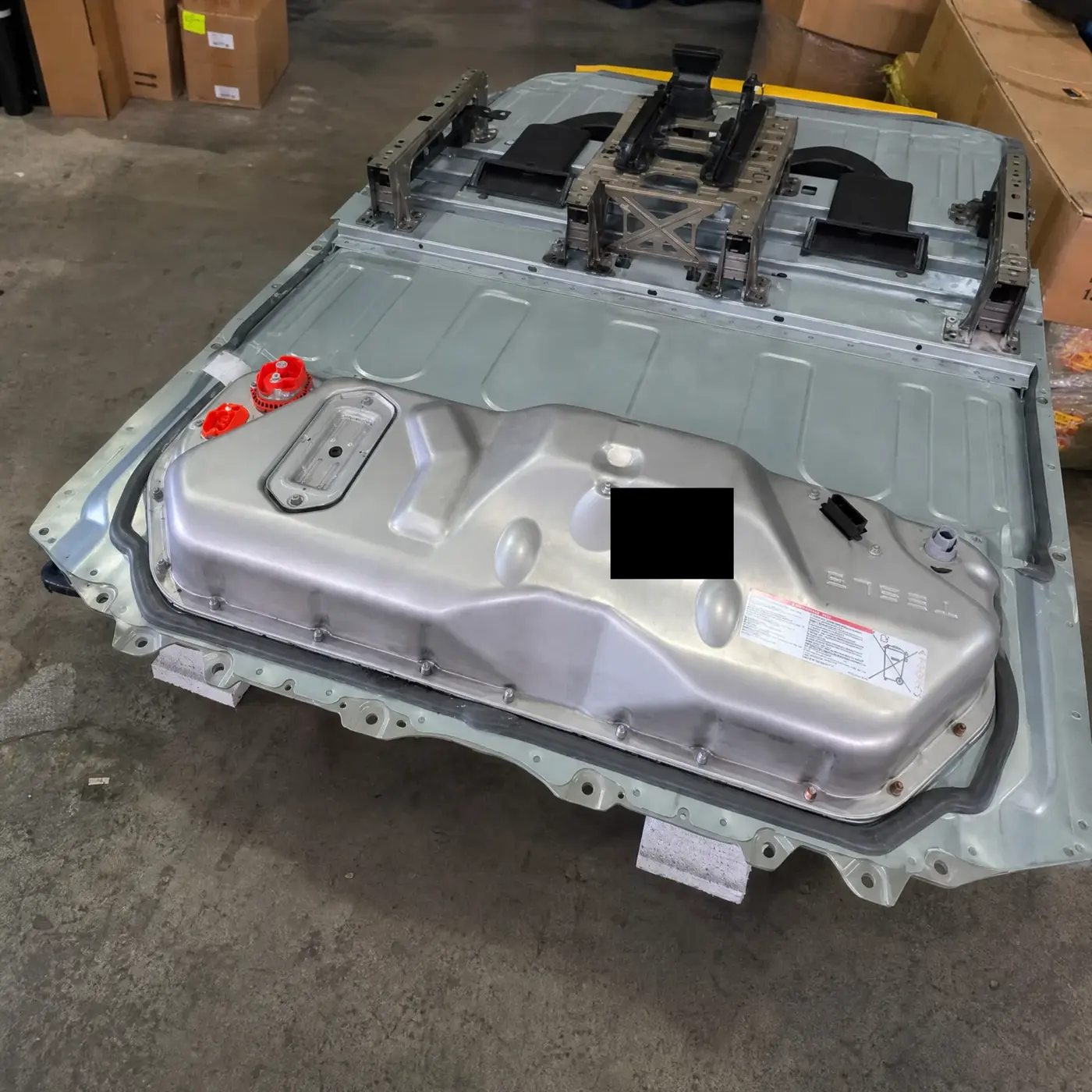 Model Y RWD搭載之BYD刀片式LFP電池包外觀示意照片