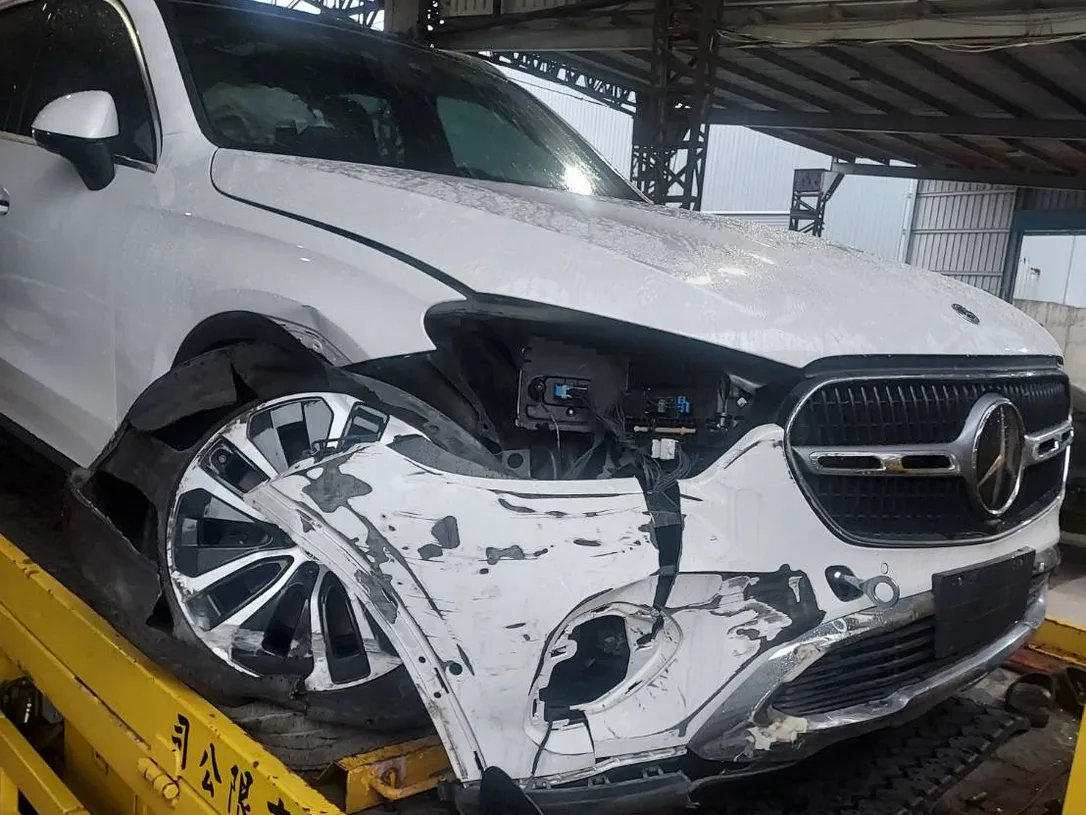 Mercedes-Benz GLC 200 右前嚴重事故事故車收購，電車玩家