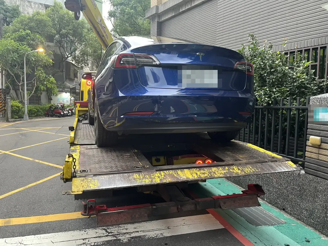 Tesla Model 3 電池損壞事故車收購，電車玩家