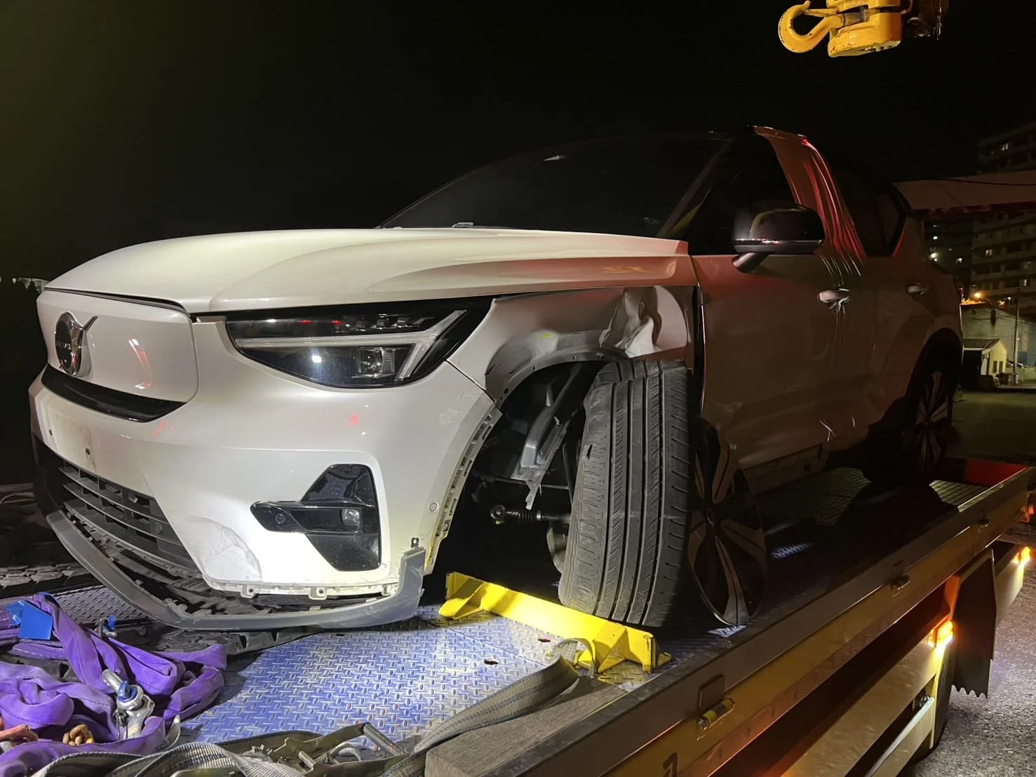 Volvo XC40 P8 左前底盤嚴重受損・左前車門需換・大電池無傷電動車事故車收購，桃園，電車玩家
