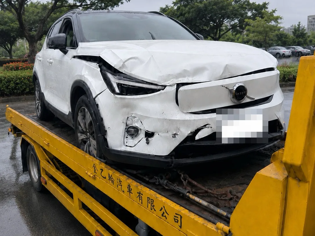 Volvo XC40 P8 車頭損傷事故車收購，電車玩家